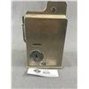 Image 2 : Vintage Las Vegas, Nevada Metal Slot Machine Coin Bank