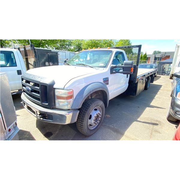 *R* 2008 FORD F550 XLT SUPERDUTY, 2DR FLATDECK, WHITE, VIN 1FDAF57R98ED17144,