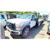Image 1 : *R* 2008 FORD F550 XLT SUPERDUTY, 2DR FLATDECK, WHITE, VIN 1FDAF57R98ED17144,