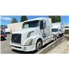 Image 1 : *R* 2013 VOLVO D13 SEMI TRUCK, WHITE, VIN 4V4NC9EJ3DN569005