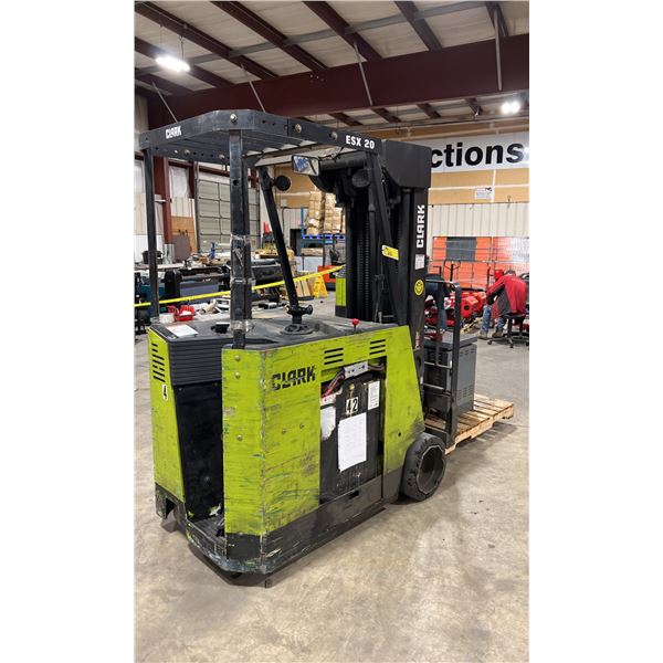CLARK ESX20 4 STAGE 2200 LBS CAPACITY 600MM MAST HEIGHT 24V ELECTRIC SIDE STAND DOCK TRUCK