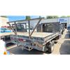 Image 3 : *R* 2004 FORD F550 XL SUPERDUTY, DIESEL, WHITE, 2DR FLAT DECK, AUTOMATIC, 6.0L, VIN
