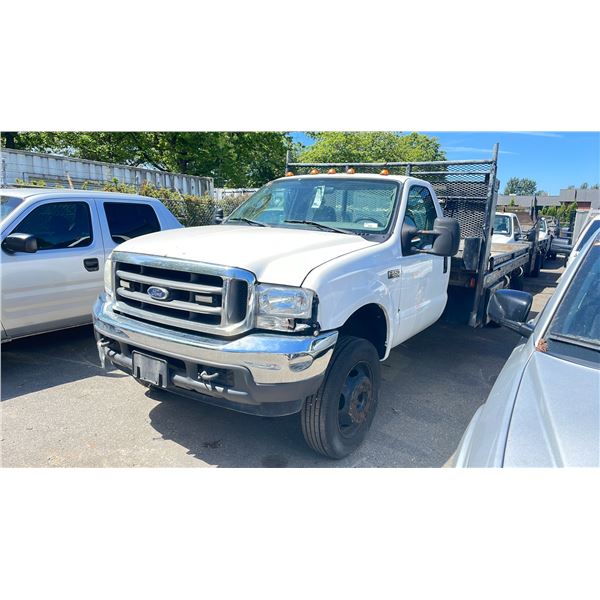 *R* 2004 FORD F550 XLT SUPERDUTY, 2DR FLAT DECK, WHITE, VIN 1FDAF56P84EC40261,