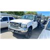 Image 1 : *R* 2004 FORD F550 XLT SUPERDUTY, 2DR FLAT DECK, WHITE, VIN 1FDAF56P84EC40261,