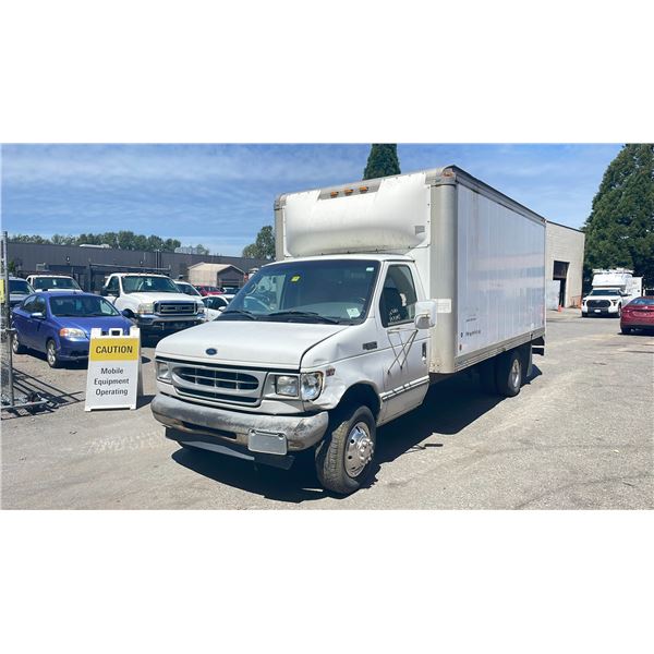 *TOW* *R* 2001 FORD E350 SUPERDUTY, WHITE, DIESEL, CUBE VAN, AUTOMATIC, 7.3L POWER STROKE TURBO