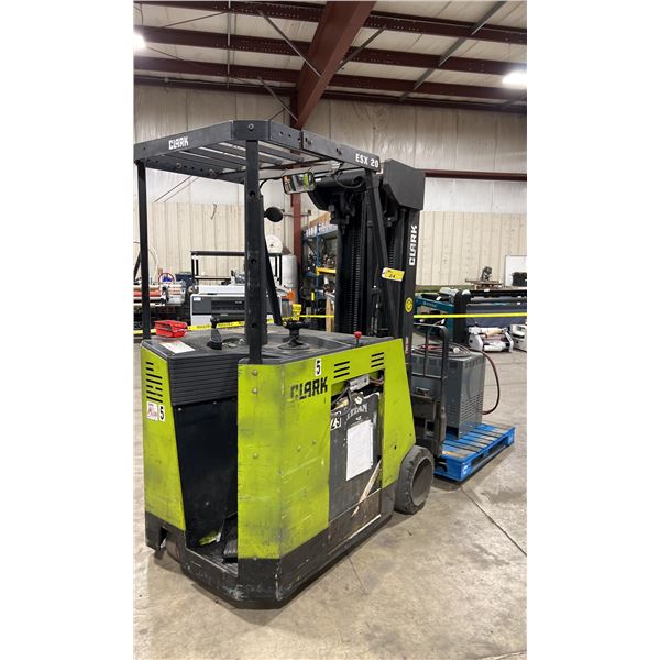 CLARK ESX20 4 STAGE 2200 LBS CAPACITY 600MM MAST HEIGHT 24V ELECTRIC SIDE STAND DOCK TRUCK