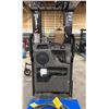Image 11 : RAYMOND 550-OPC30TT 3 STAGE 3000 LBS CAPACITY 240" MAST HEIGHT 24V ELECTRIC STAND UP ORDER PICKER