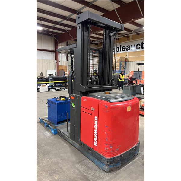 RAYMOND 550-OPC30TT 3 STAGE 3000 LBS CAPACITY 240" MAST HEIGHT 24V ELECTRIC STAND UP ORDER PICKER