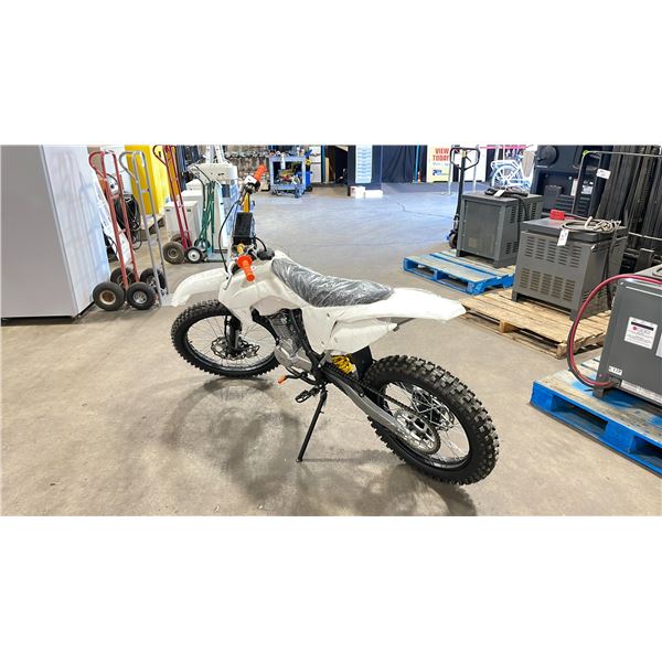 2021 APOLLO ZHEJIANG ZHENGLONG SPORTS UTENSILS CO. 250CC DIRT BIKE