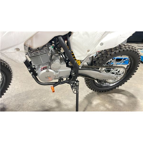2021 APOLLO ZHEJIANG ZHENGLONG SPORTS UTENSILS CO. 250CC DIRT BIKE