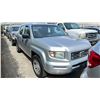 Image 2 : *R* 2006 HONDA RIDGELINE, 4DR PICK UP, GREY, 2HJYK16426H003737,