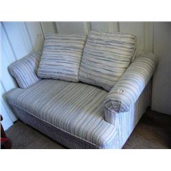 Love seat/hide-a-bed (130)