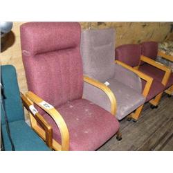 Lot of: 5 chairs (128)