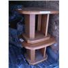 Image 1 : Lot of: 2 oak end tables (128)