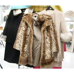 Lot of 3 fur coats (134)