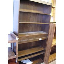 Lot of: 2 two-shelf bookcases (130)