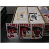 Image 6 : CHOICE on 4 boxes of approx. 1,000 hockey cards (700)