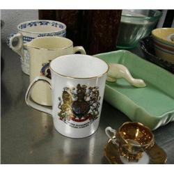 Lot of: 4 very nice mixing bowls, 3 collectors cup, miniature cup and saucer, 4 Bennington pottery g