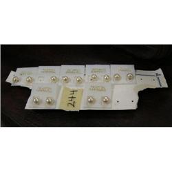 Lot of 7 pairs of pearl earrings with one pair missing one (2)