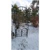 Image 1 : Metal archway gate 40"wx16"dx8"h