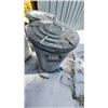 Image 2 : Metal trash can w/ lid