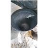 Image 2 : Metal trash can w/ lid