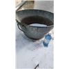Image 3 : Galvanized metal bucket
