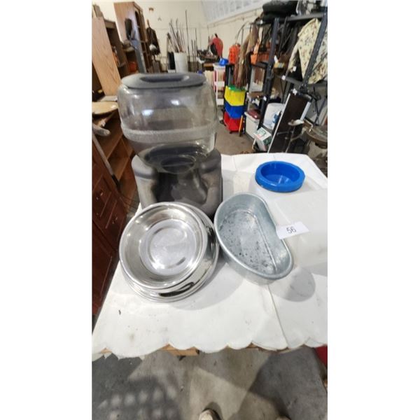 Pet feeder, pet food dishes