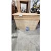 Image 1 : Wicker trunk, wicker baskets