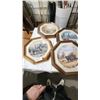 Image 1 : 4 octagonal framed artwork plates