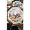 Image 2 : 4 octagonal framed artwork plates