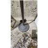 Image 2 : Standing lamp 69"h