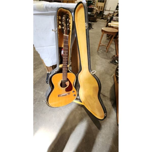 Yamaha Acoustic guitar w/ case