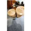 Image 2 : Wicker laundry baskets