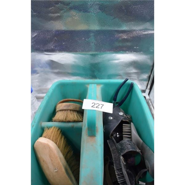 Horse grooming tools