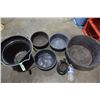 Image 1 : 4 Basins, plastic bucket