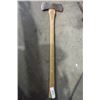 Image 1 : Double bladed axe