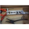 Image 2 : Spring clip pliers, pressure gauge, brake line
