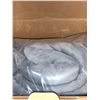 Image 4 : Bedsure Sherpa Reversible Blanket 60x80 Grey