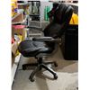 Image 2 : La-Z-Boy Manager Office Chair with Adjustable Headrest