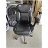 Image 1 : Adjustabble Leather Office Chair