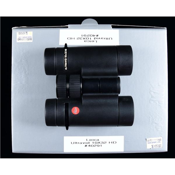 LEICA ULTRAVID 10X32 BINOCULARS.