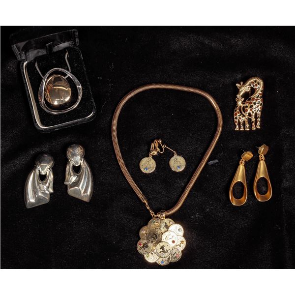 Costume Jewelry: modern style faux gold [180860]