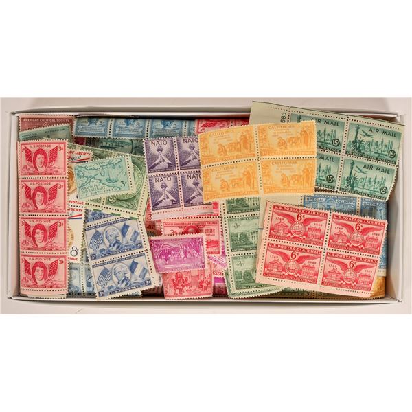 Unused US Stamps Vintage Assortment [180676]