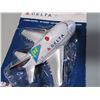 Image 2 : Toy - Delta Airplane Model - 2 Speed - Jet Sound - Battery Included