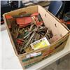 Image 1 : BOX OF ASSORTED HAND TOOLS, SHEARS, ETC