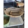 Image 2 : LARGE LOT OF WICKER BASKETS