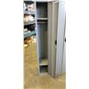 Image 3 : 3 DOOR BANK OF LOCKERS, 6FT TALL, 3FT WIDE