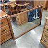 Image 2 : DROUIN MAPLE DRESSER WITH MIRROR, ANTIQUE FINISH