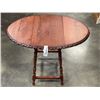 Image 2 : SCALLOPED EDGE DROP SIDE ANTIQUE SIDE TABLE, VERY GOOD ROIGINAL CONDITION